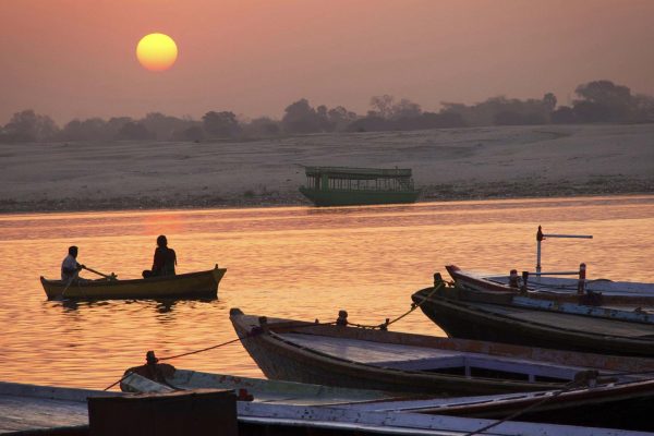 boats-at-sunrise-in-varanasi